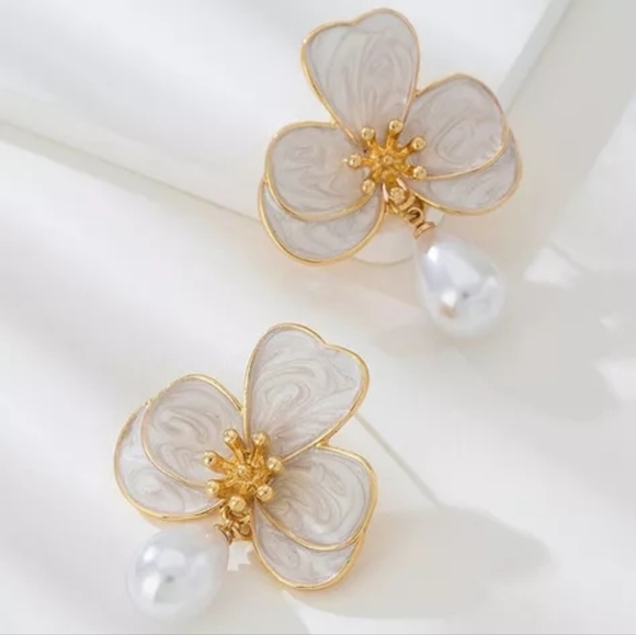 Flower Pearl Drop Earrings – Gold & White Statement Jewelry - Picture 8 of 10